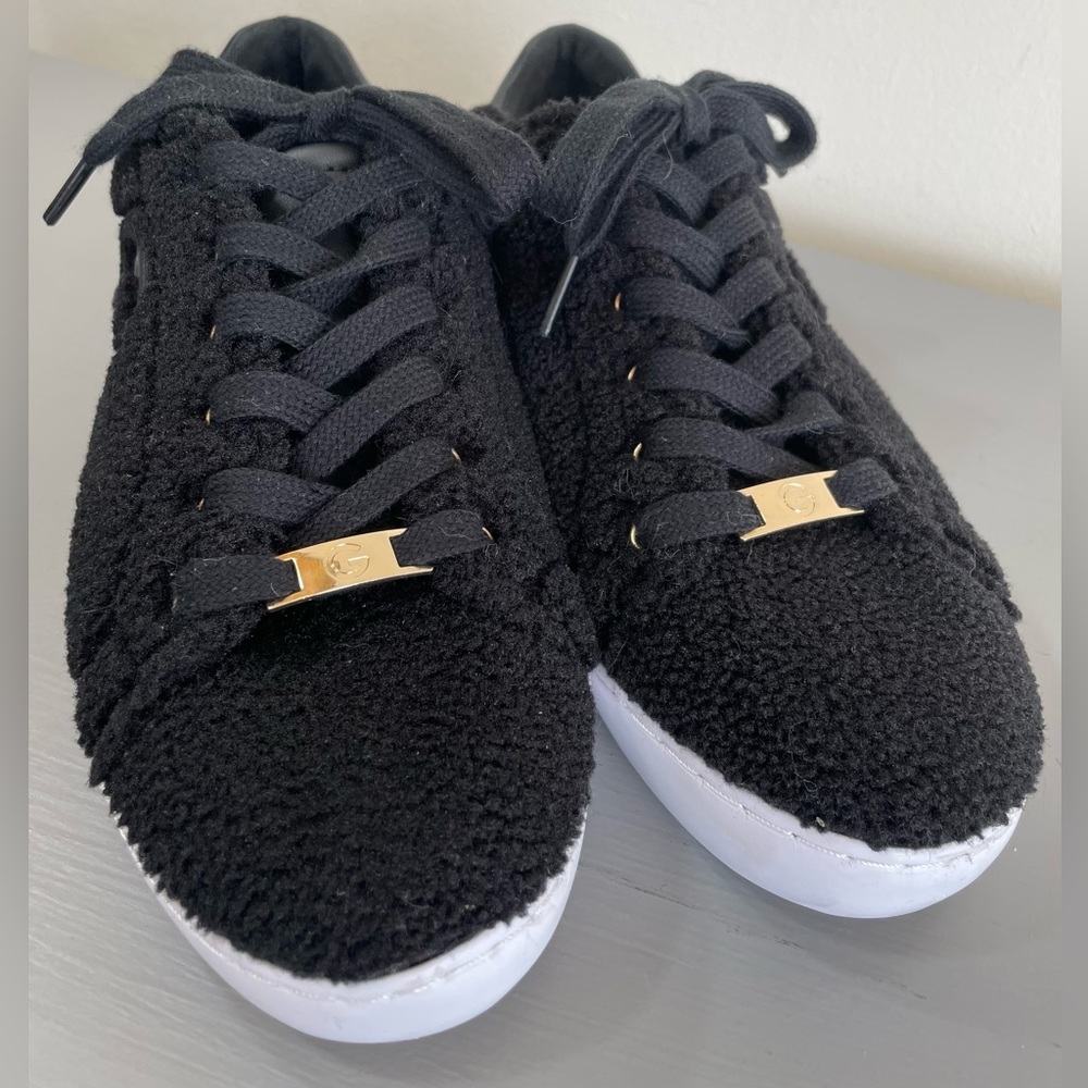 GBG LOS ANGELES GUESS FAUX SHEARLING LACE UP SNEAKERS, BLACK, EUC, SZ 8 - Picture 1 of 15